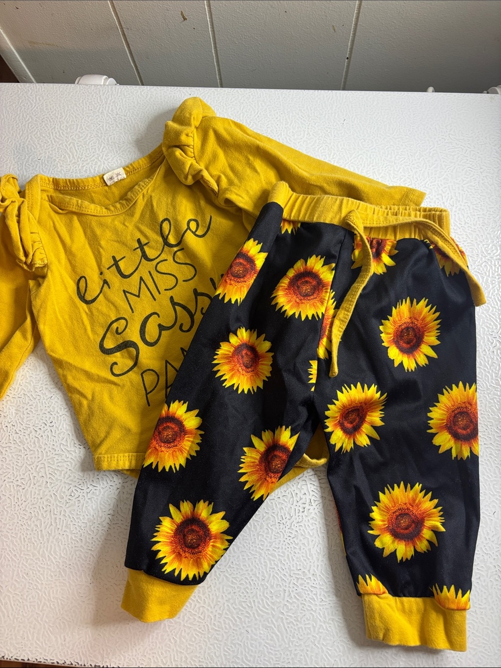490 - Sunflower Set - Yellow Top & Black Sunflower Joggers